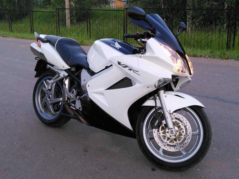 Honda VFR 800 белый