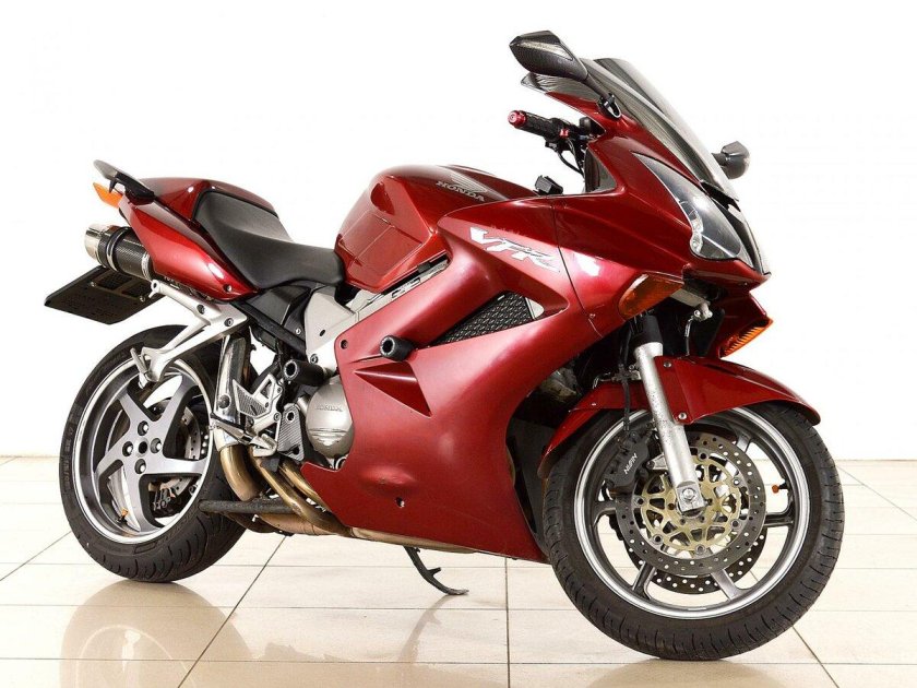 Honda VFR 800 красный