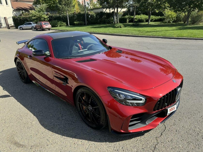 Mercedes benz amg gt r