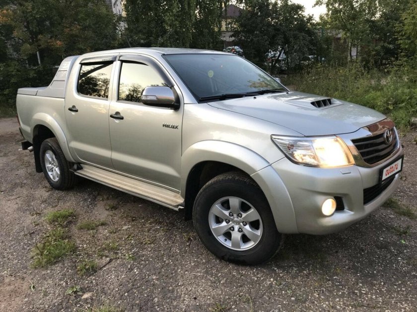 Тойота Хайлюкс 2012