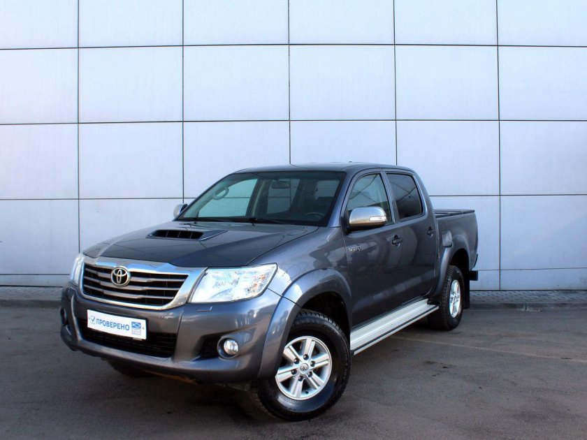 Тойота Хайлюкс 2014 года