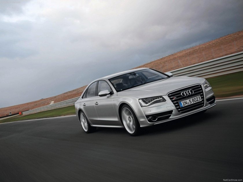 Audi s8 2012