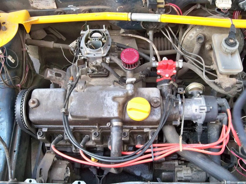 ВАЗ 2109 карбюратор под капотом