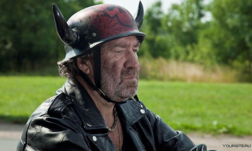 Байкерский шлем с рогами