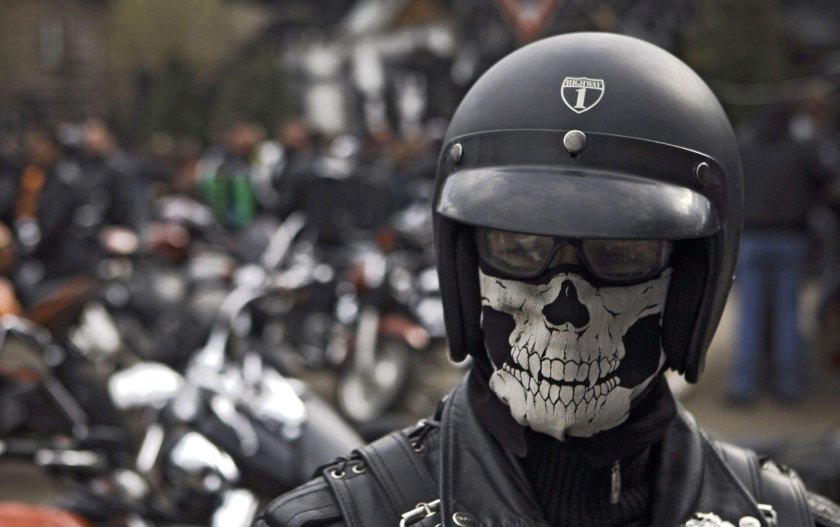 Байкерский шлем