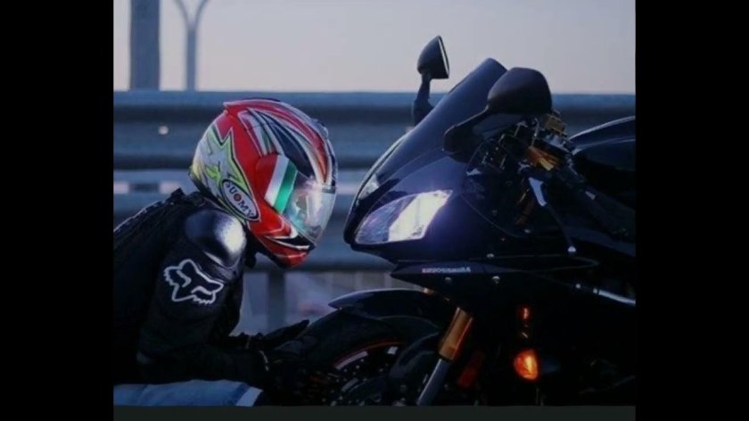 Парень на мотоцикле