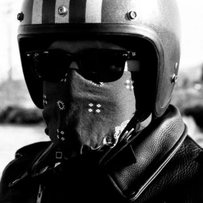 Мотоциклетный шлем с банданой