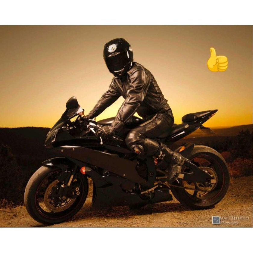 Yamaha r6 черный с мотогонщиком