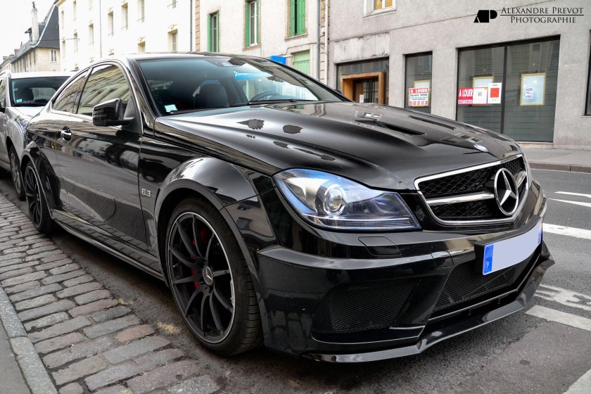 Mercedes Benz c63 AMG черный