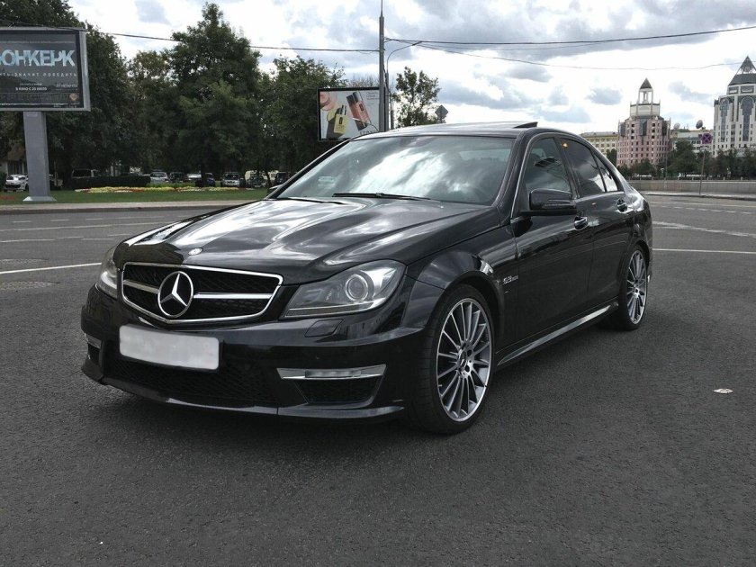 Mercedes Benz w204 AMG черный