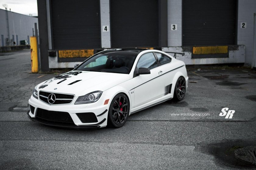 Мерседес c63 AMG черный
