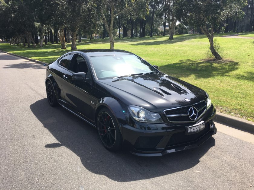 Мерседес c63 AMG черный