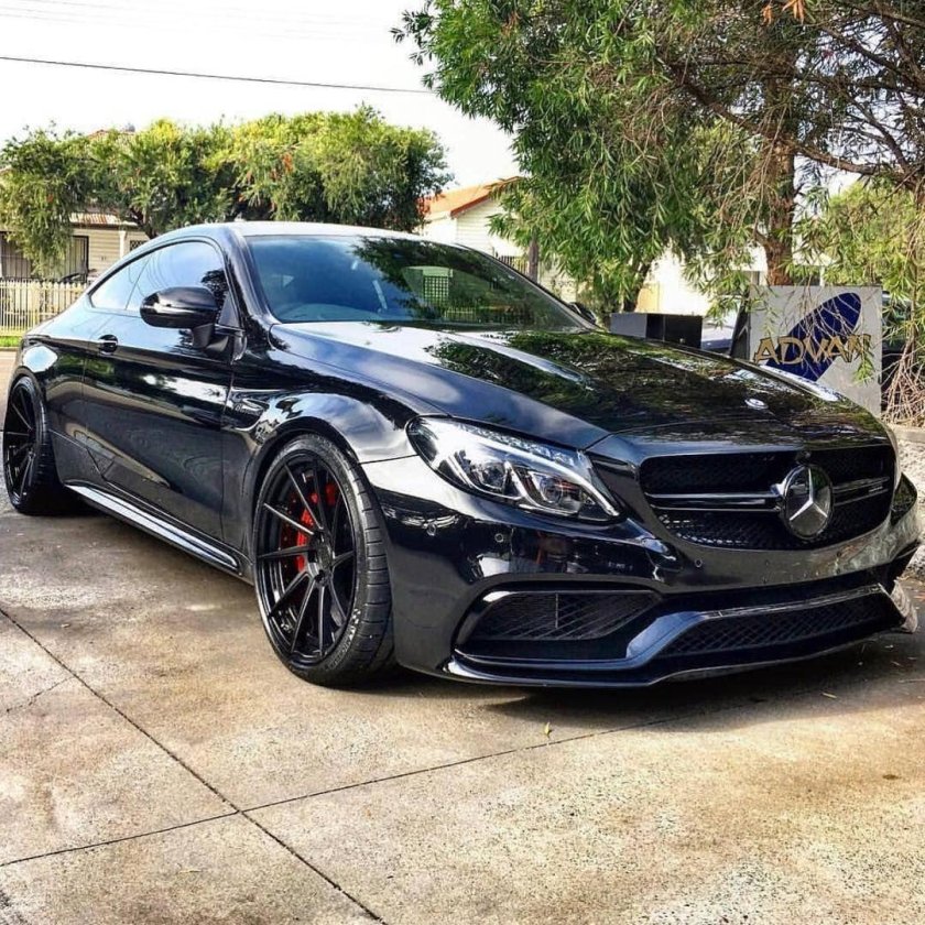 Мерседес-Бенц c63 AMG