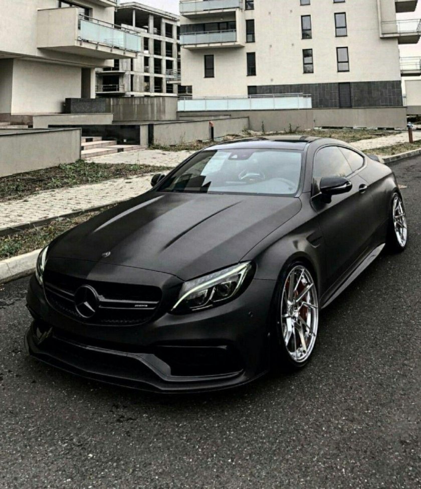 Мерседес-Бенц AMG 63 черный