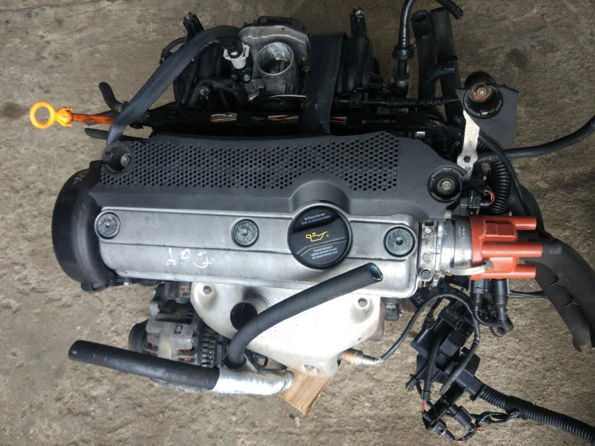 Двигатель Skoda Octavia 1,6 AEE