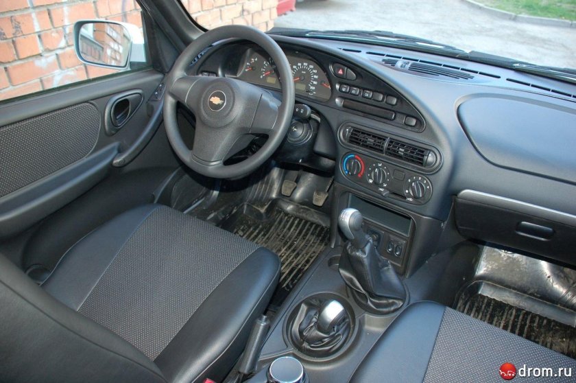 Chevrolet Niva 2002 салон