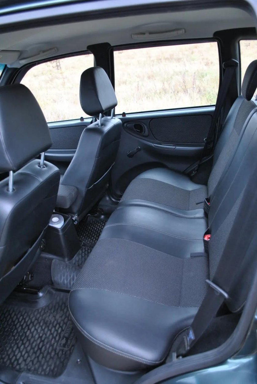 Нива Шевроле салон сзади