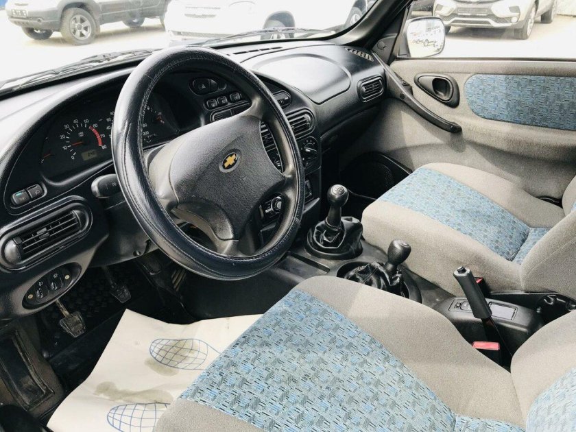 Chevrolet Niva 2004