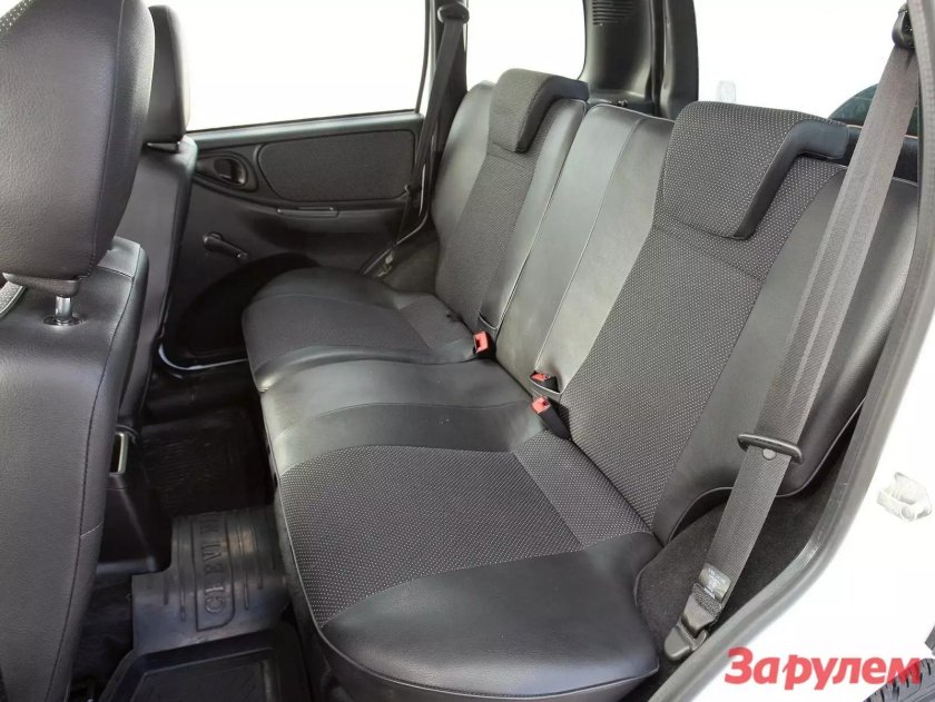 Нива Шевроле салон сзади