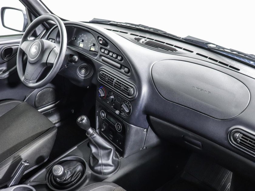 Нива Chevrolet 2022 салон