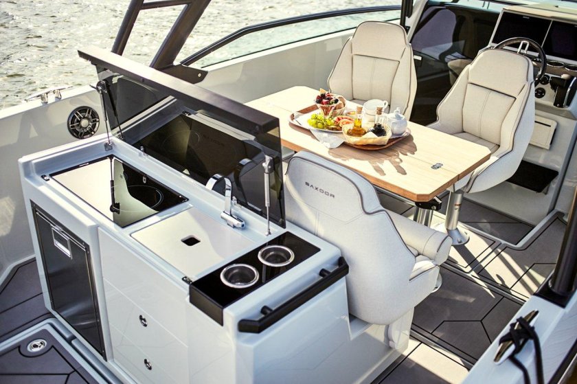 Моторная лодка