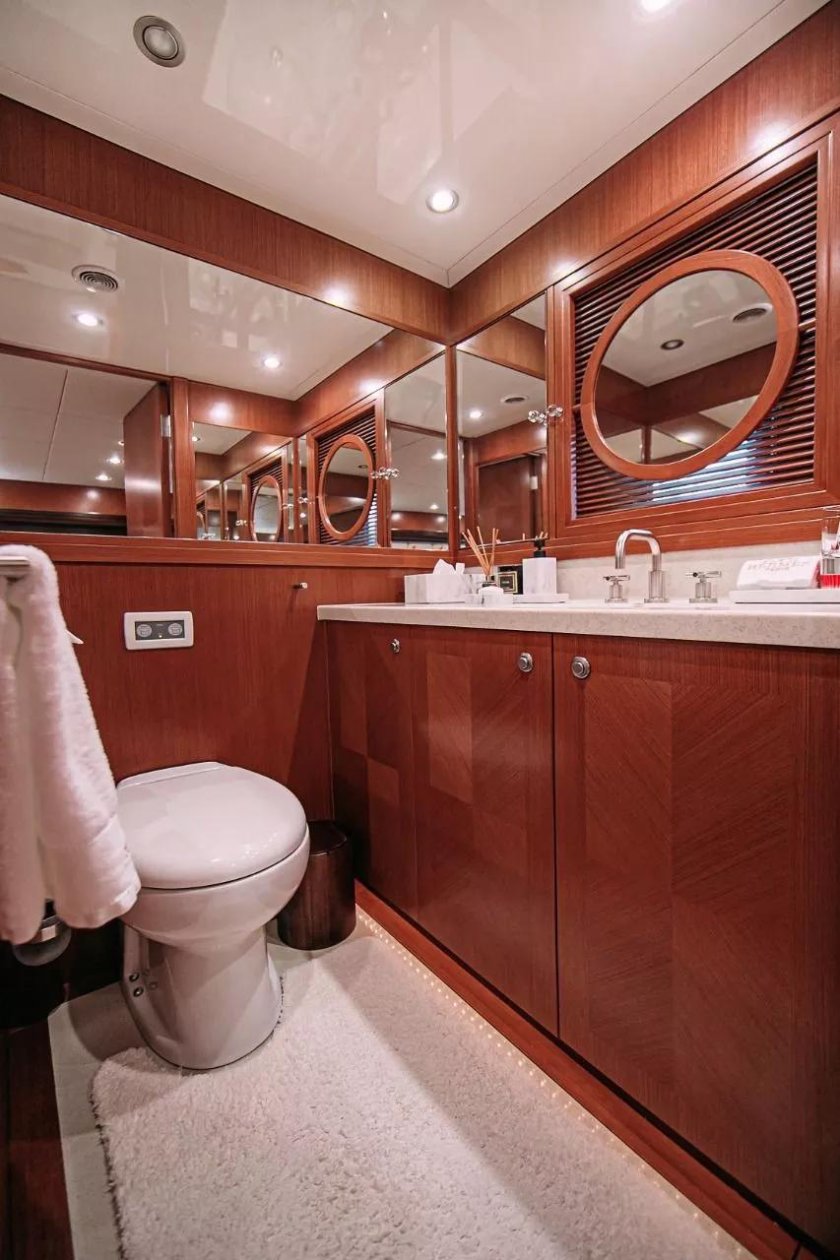 Яхта Атлантис СПБ