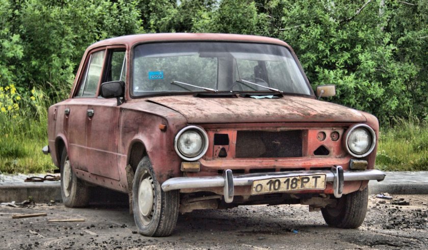Ржавая Lada 2101