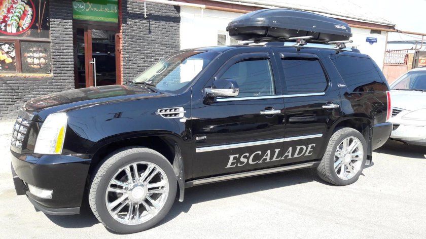 Cadillac Escalade 3