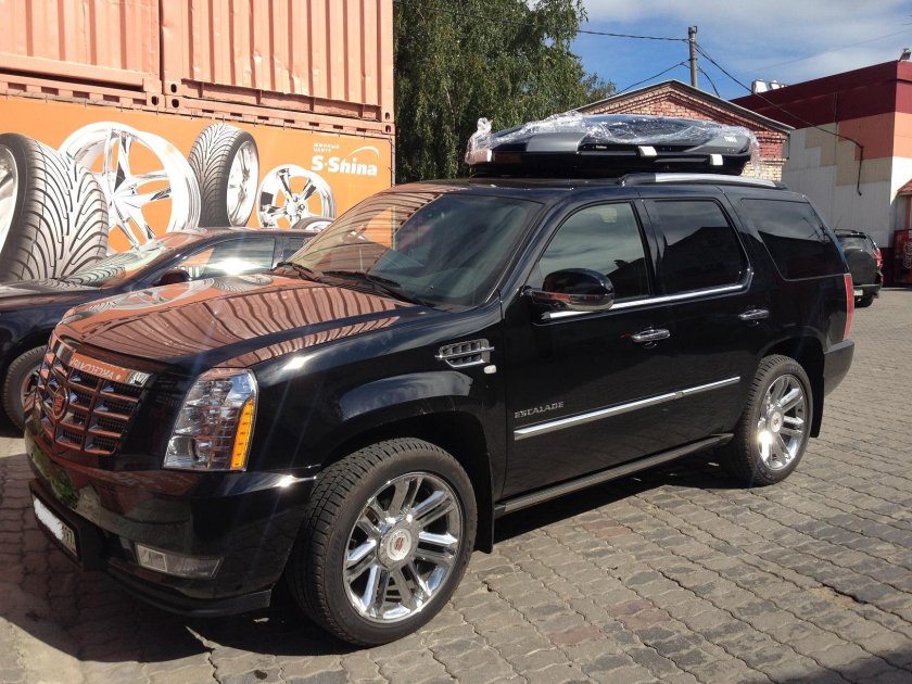 Бронированный Кадиллак Эскалейд с пулеметом