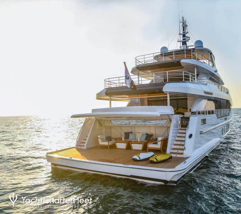 Majesty 120 Yacht