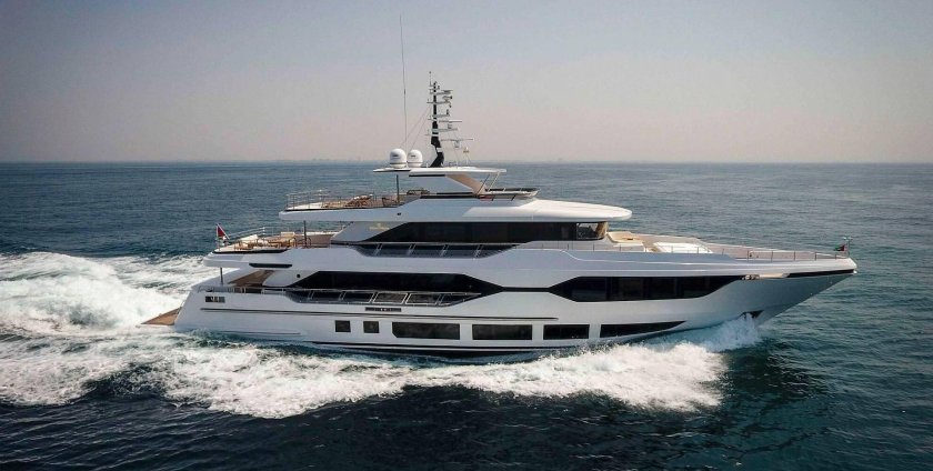Superyacht Majesty 175