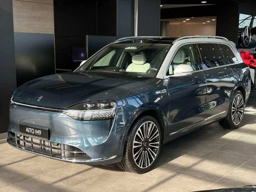 Автомобиль seres