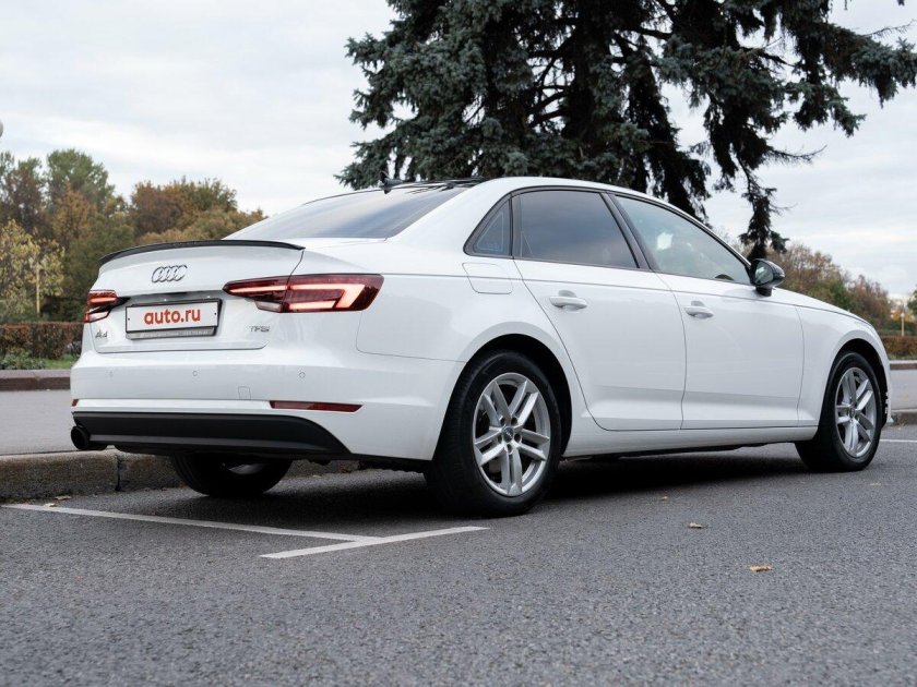 Белая ауди а 4