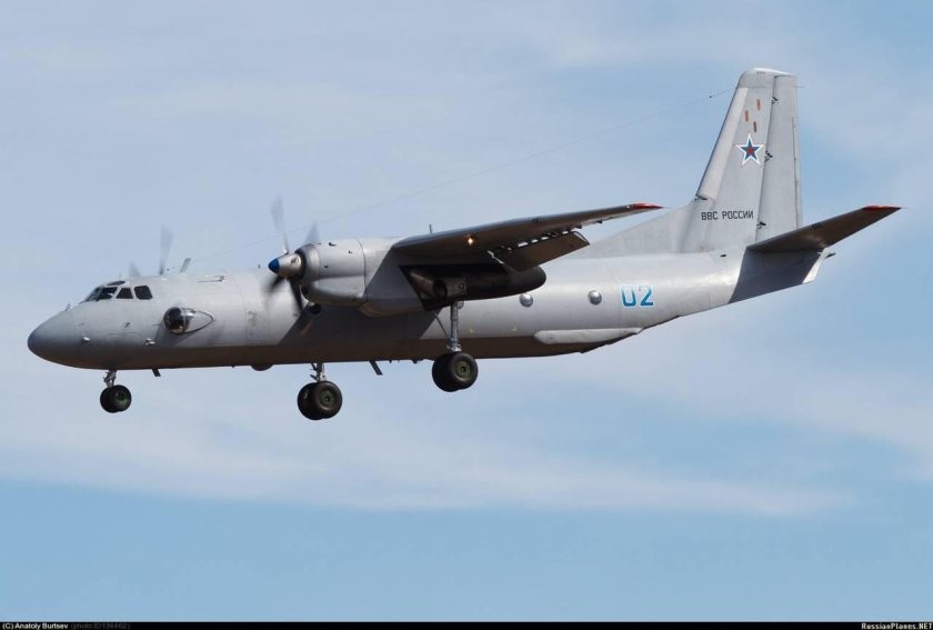 Ан 26 военно транспортный самолет