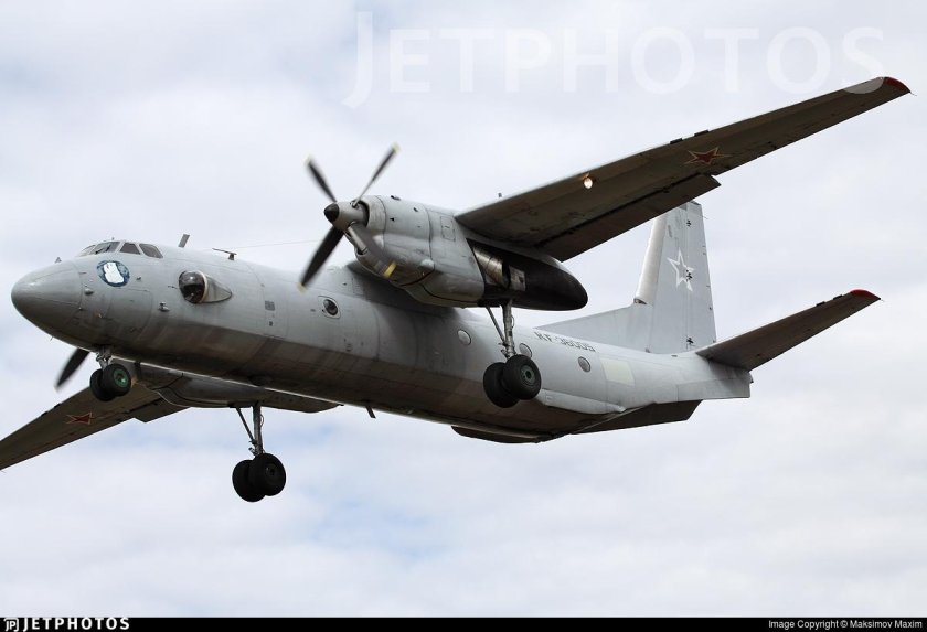 АН-26 военно-транспортный самолёт