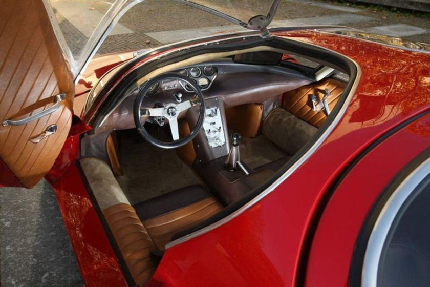 Alfa Romeo 33 Stradale 1967 салон