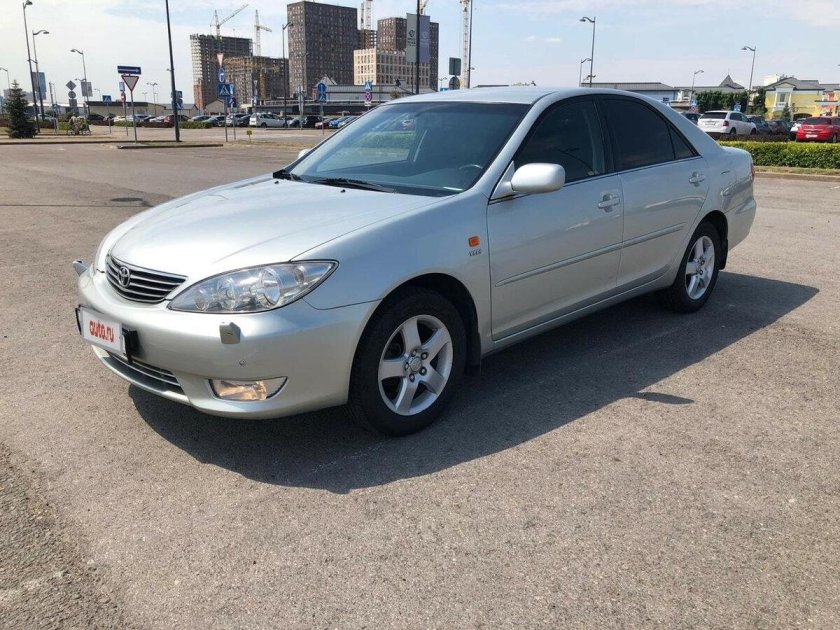 Toyota Camry 30 серебристая