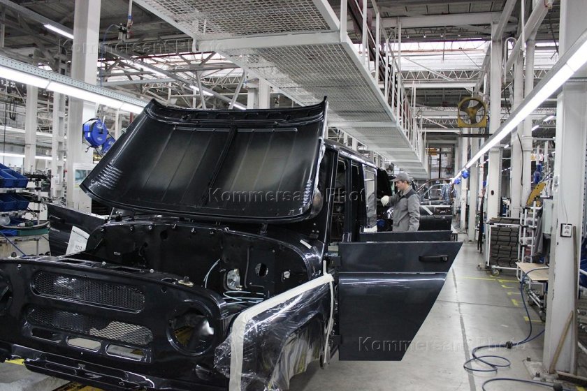 Работник автозавода