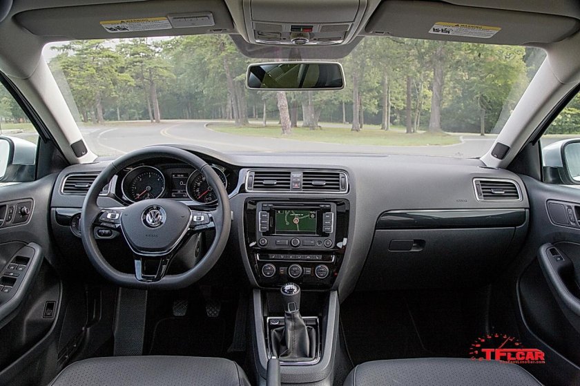 Фольксваген Джетта 2014 года салон