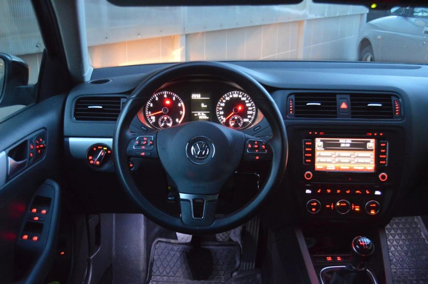 Фольксваген Джетта 2012 года салон