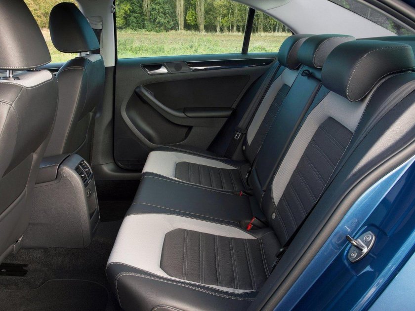 Фольксваген Джетта 6 салон сзади