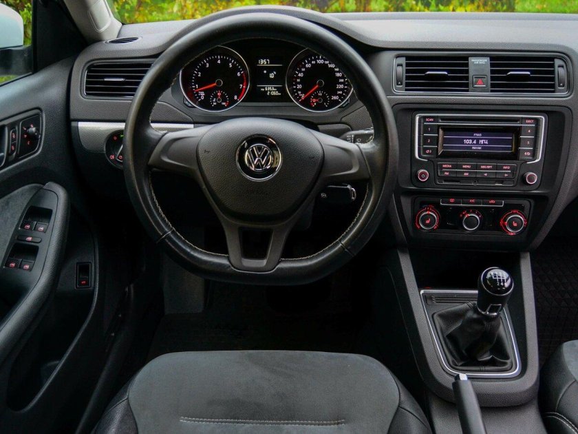 VW Jetta 5 салон