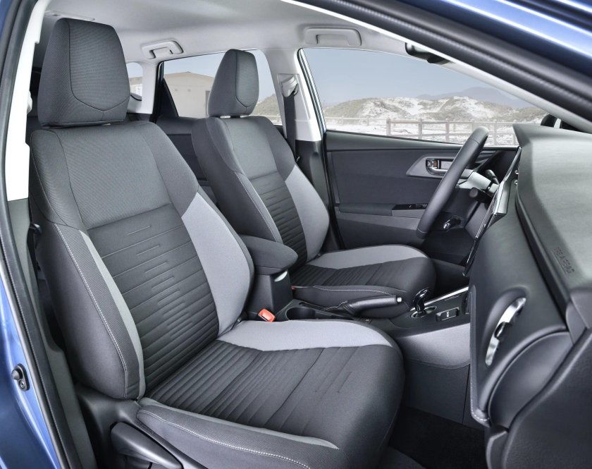 Тойота аурис 2015 салон