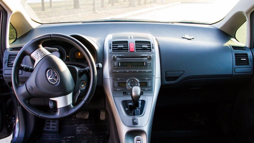 Тойота аурис 2008