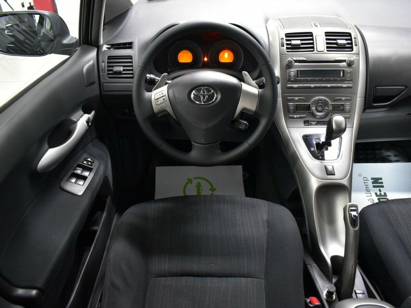 Тойота аурис 2007 салон