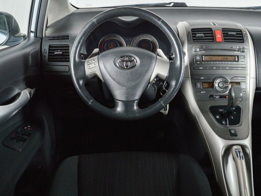 Toyota Auris 2007 салон
