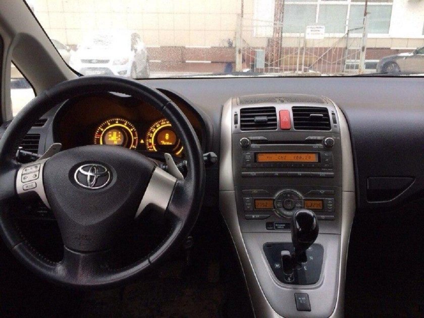 Тойота аурис 2007