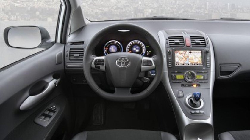 Тойота аурис 2010