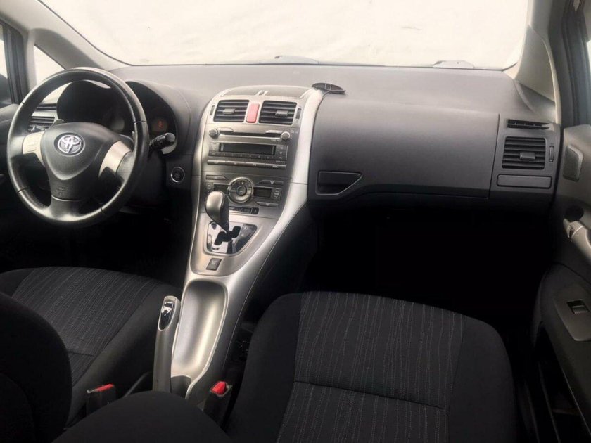 Toyota Auris 2007 салон