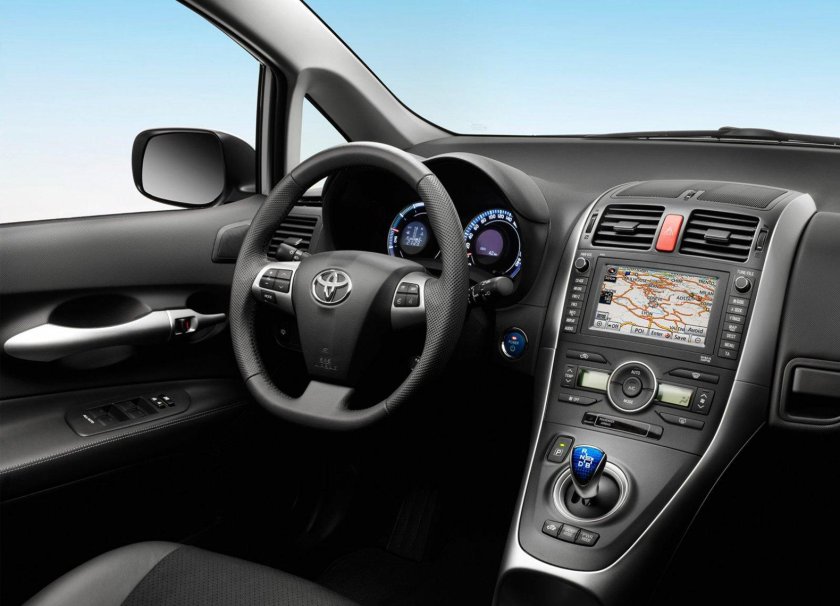 Toyota Auris 1 поколение